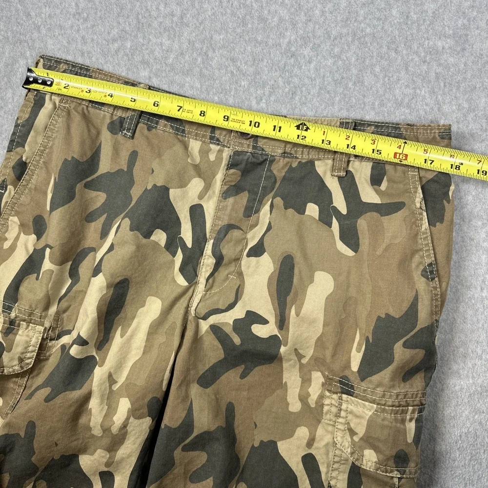 IZOD Men's Camouflage Cargo Shorts Size 34x10 Army Y2K Skater Baggy